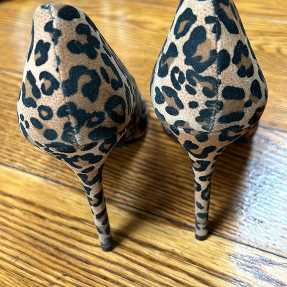 LC Lauren Conrad leopard print 4” heels. Size 7. AS IS!!!!! Inside is peeling - Picture 4 of 8